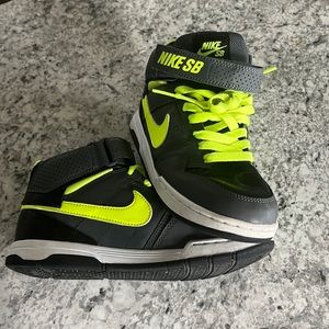 Boys Nike Mogan Mid 2 Jr. Skate shoes